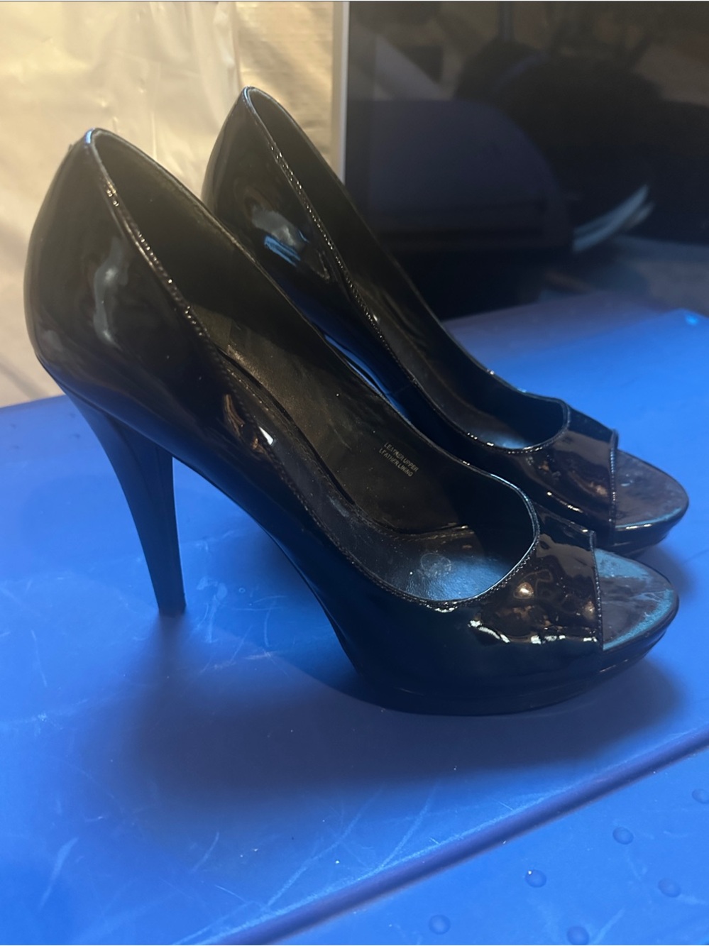 Vera Wang Lavender Label Selima Patent Leather Peep Toe Pumps 10